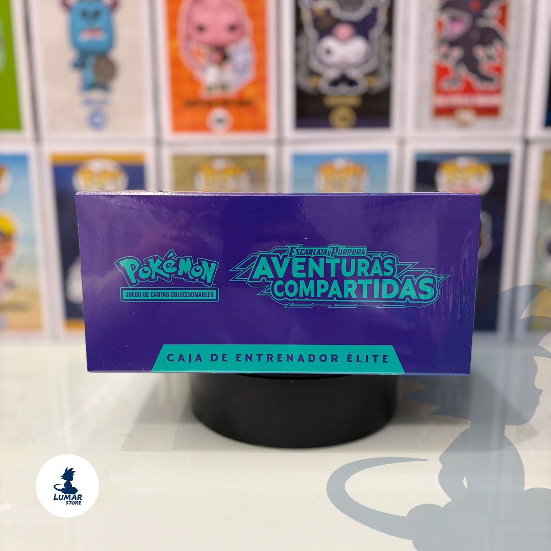 Pokémon TCG – Caja de Entrenador Élite Aventuras Compartidas (Escarlata y Púrpura) – Español Latino